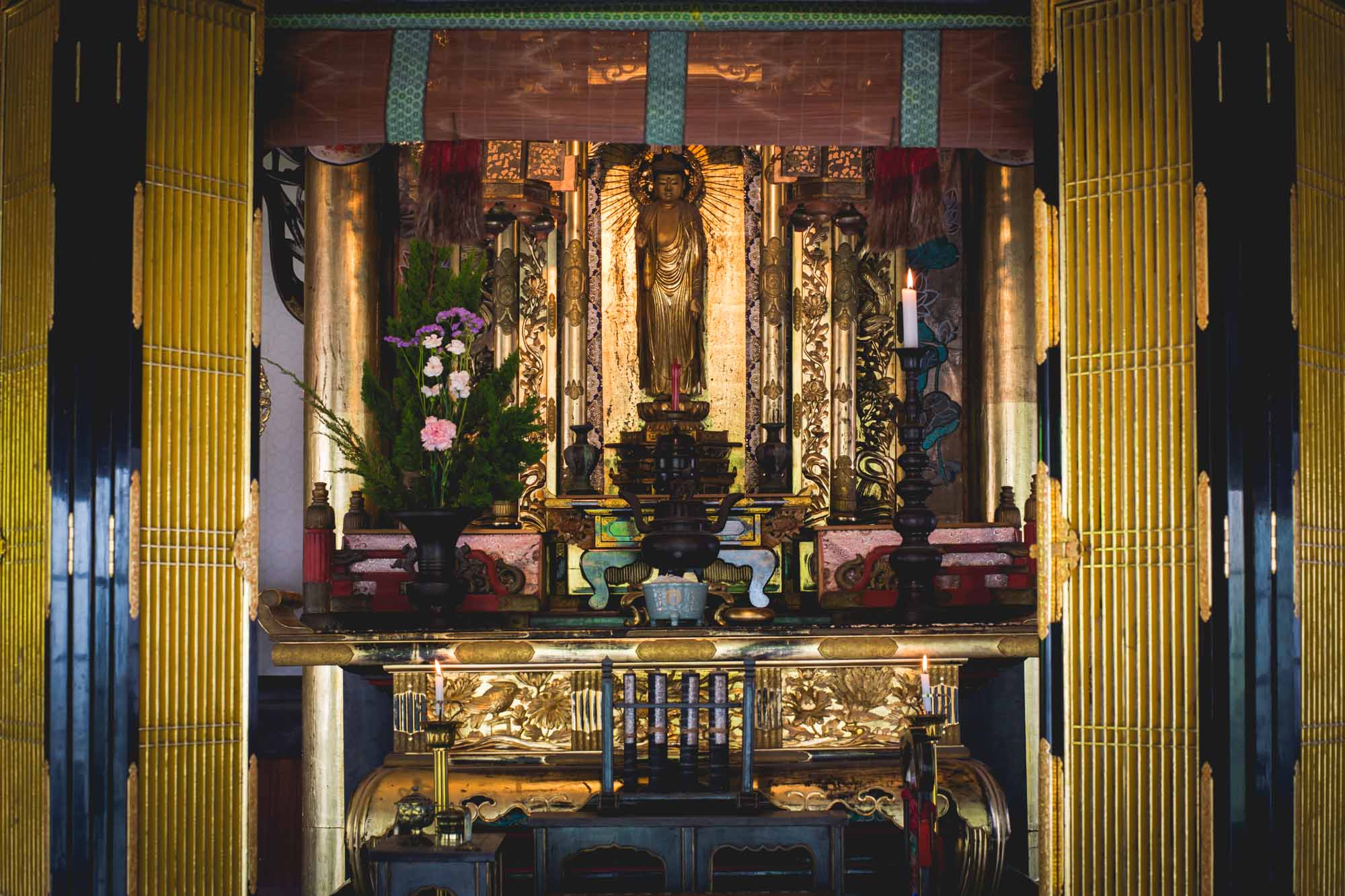 浄賢寺の本堂　内観